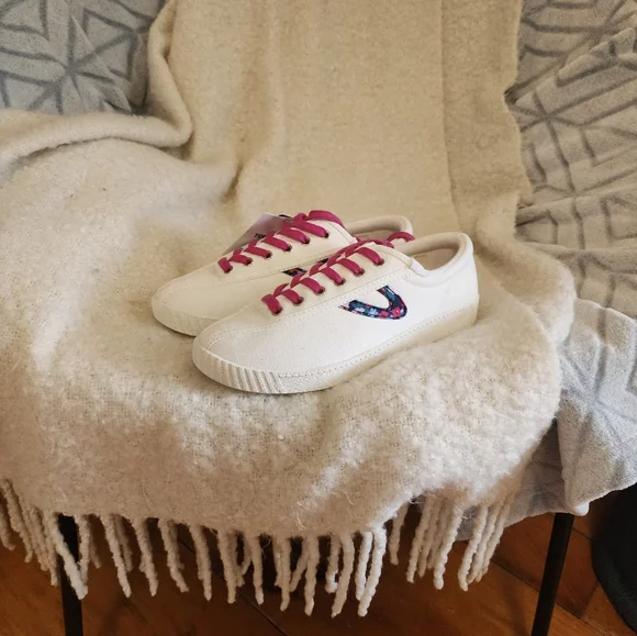 White Sneakers with Pink Laces - Picture 8 of 8